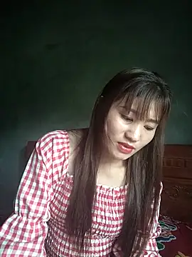 Snapshot of Lilinn_ chatting on March 5, 2026, 4:09 am Lilinn online show from March 5, 2026, 4:09 am