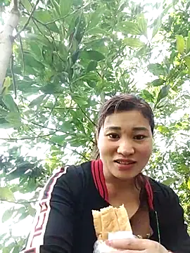 Snapshot of Lilinn_ chatting on March 23, 2026, 4:45 am Lilinn online show from March 23, 2026, 4:45 am