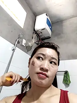 Snapshot of Lilinn_ chatting on April 6, 2026, 4:30 am Lilinn online show from April 6, 2026, 4:30 am