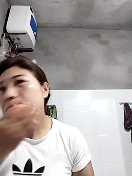 Snapshot of Lilinn_ chatting on March 7, 2026, 10:59 pm Lilinn online show from March 7, 2026, 10:59 pm