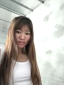 Snapshot of Lilinn_ chatting on April 1, 2026, 11:01 pm Lilinn online show from April 1, 2026, 11:01 pm