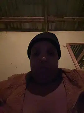 Snapshot of friendlybitch22 chatting on May 20, 2026, 4:37 pm friendlybitch22 online show from May 20, 2026, 4:37 pm
