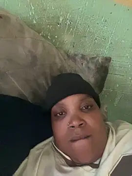 friendlybitch22 online show from April 8, 2026, 3:35 pm