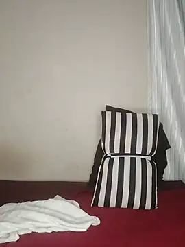 Snapshot of Latoya01 chatting on July 2, 2026, 5:46 am Latoya01 online show from July 2, 2026, 5:46 am