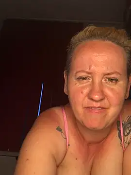 SofiaAmour online show from June 24, 2026, 6:39 pm