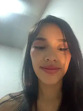 Mia-villalobos online show from March 29, 2026, 9:05 pm