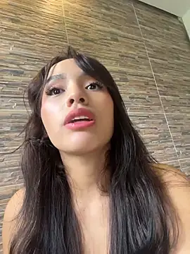 Mia-villalobos online show from May 6, 2026, 2:54 pm