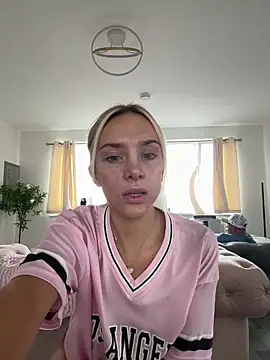 Snapshot of Naughtyblondex chatting on June 28, 2026, 12:33 pm Naughtyblondex online show from June 28, 2026, 12:33 pm