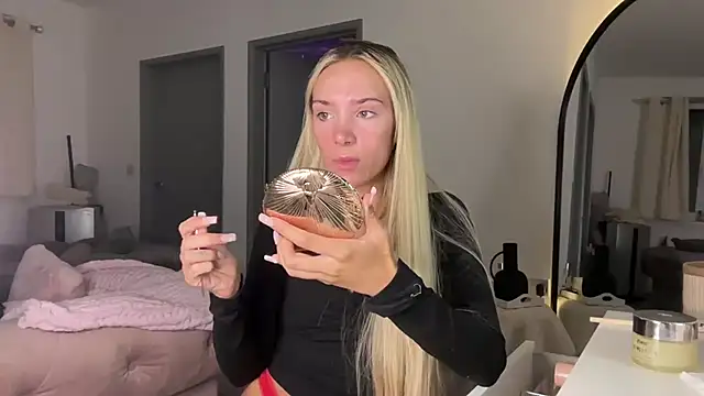 Snapshot of Naughtyblondex chatting on July 2, 2026, 11:11 pm Naughtyblondex online show from July 2, 2026, 11:11 pm