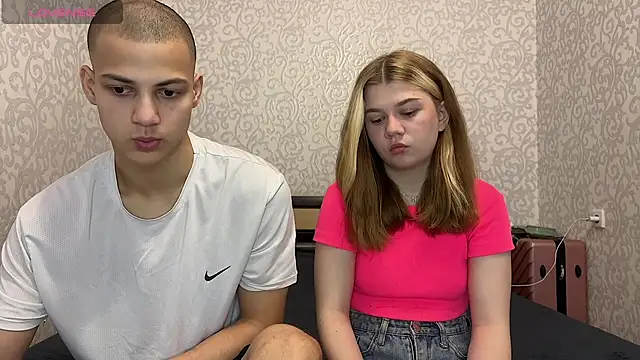mirel couple online show from May 19, 2026, 10:22 am