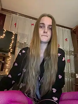 Snapshot of LunaVey chatting on June 8, 2026, 6:41 pm LunaVey online show from June 8, 2026, 6:41 pm