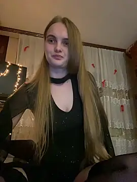 Snapshot of LunaVey chatting on May 26, 2026, 6:28 pm LunaVey online show from May 26, 2026, 6:28 pm