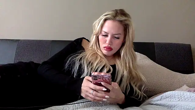 Snapshot of itsmemayarose chatting on March 9, 2026, 1:25 pm itsmemayarose online show from March 9, 2026, 1:25 pm