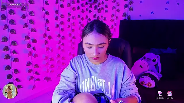 Snapshot of charlotte_keyss chatting on March 14, 2026, 12:22 pm charlotte keyss online show from March 14, 2026, 12:22 pm
