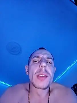 Hugo1993 online show from April 1, 2026, 7:44 pm