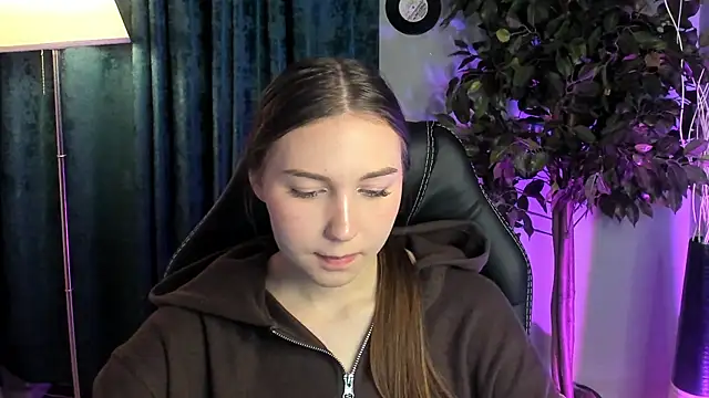 OliviaLang online show from March 19, 2026, 12:49 pm