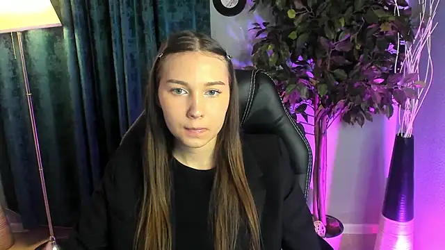 OliviaLang online show from March 24, 2026, 11:10 am
