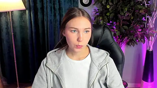 OliviaLang online show from March 23, 2026, 10:59 am