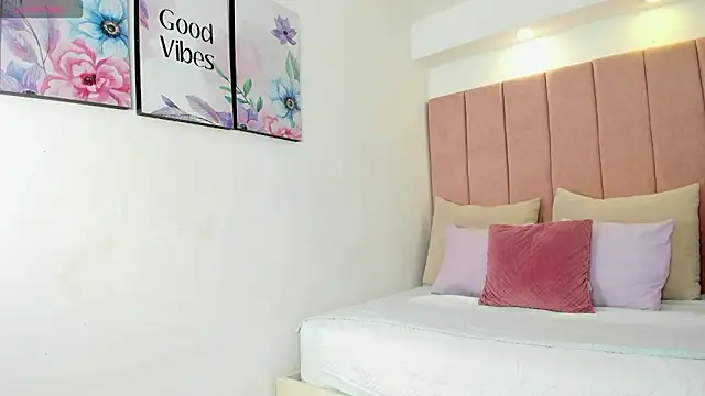 estrellathekk online show from March 26, 2026, 11:35 pm