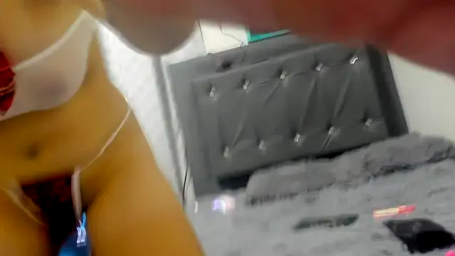 Snapshot of Miranda-cambell chatting on May 25, 2026, 11:36 pm Miranda-cambell online show from May 25, 2026, 11:36 pm