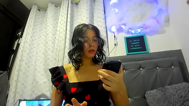 Snapshot of Miranda-cambell chatting on May 29, 2026, 11:22 pm Miranda-cambell online show from May 29, 2026, 11:22 pm