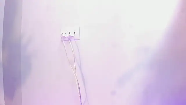 Nahomy Collins  online show from April 1, 2026, 7:55 pm