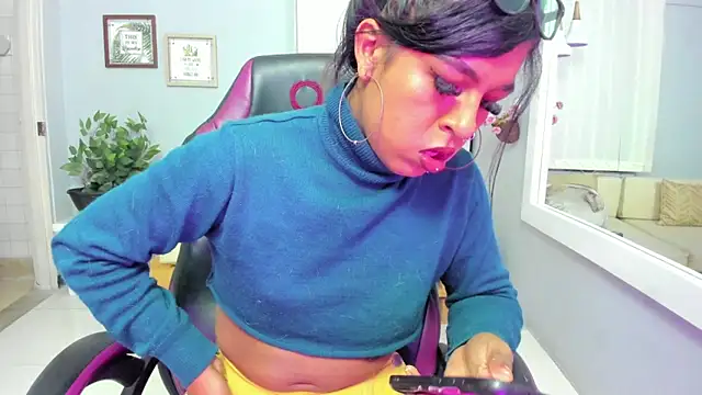 Snapshot of Nahomy_Collins_ chatting on June 6, 2026, 7:52 pm Nahomy Collins online show from June 6, 2026, 7:52 pm