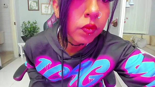 Snapshot of Nahomy_Collins_ chatting on May 28, 2026, 8:04 pm Nahomy Collins online show from May 28, 2026, 8:04 pm