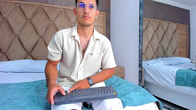 MaxiStanford online show from April 3, 2026, 8:15 pm