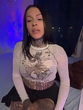 DommeLola online show from June 3, 2026, 3:07 am