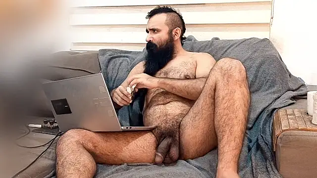 Snapshot of Barba_Negra_Fumador chatting on June 9, 2026, 10:00 pm Barba Negra Fumador online show from June 9, 2026, 10:00 pm