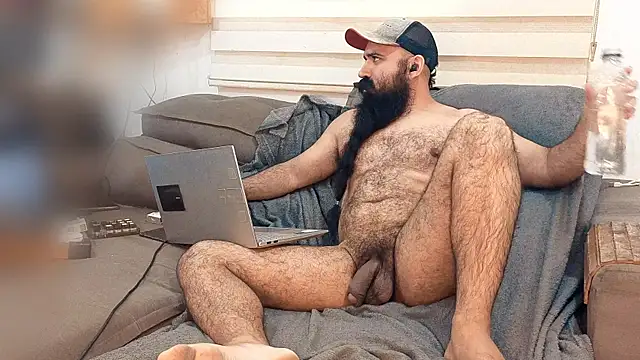 Snapshot of Barba_Negra_Fumador chatting on May 18, 2026, 3:06 pm Barba Negra Fumador online show from May 18, 2026, 3:06 pm