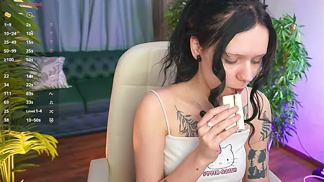 kittenlolla online show from May 5, 2026, 5:32 am