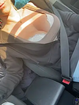 BellaMila online show from April 7, 2026, 5:20 am