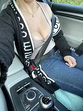 BellaMila online show from April 21, 2026, 5:58 am