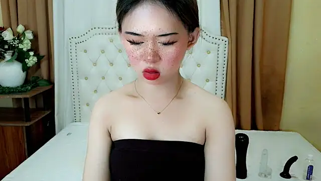 Snapshot of Seductive_sophie chatting on June 13, 2026, 2:42 am Seductive sophie online show from June 13, 2026, 2:42 am