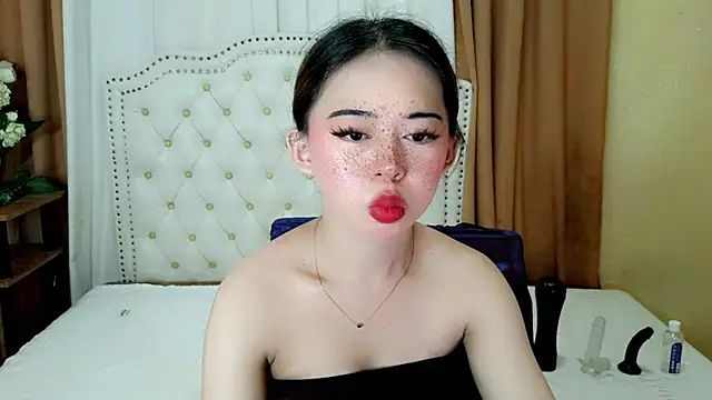 Snapshot of Seductive_sophie chatting on June 30, 2026, 2:33 am Seductive sophie online show from June 30, 2026, 2:33 am