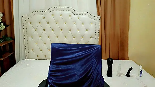 Snapshot of Seductive_sophie chatting on June 27, 2026, 4:18 am Seductive sophie online show from June 27, 2026, 4:18 am