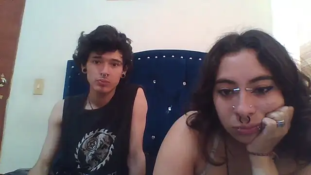 Snapshot of Moonandzukko chatting on May 7, 2026, 9:18 pm Moonandzukko online show from May 7, 2026, 9:18 pm
