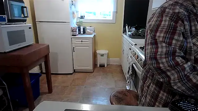 smalltowntrouble online show from April 13, 2026, 1:04 pm