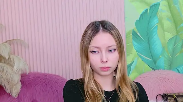 Snapshot of Tessa_Cross chatting on March 3, 2026, 8:10 am Tessa Cross online show from March 3, 2026, 8:10 am