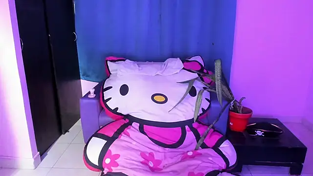 doll katiuska online show from June 12, 2026, 12:25 pm