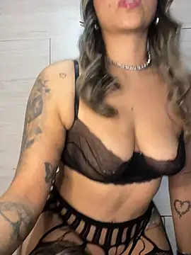 stefanyqueen69 online show from April 23, 2026, 2:51 pm