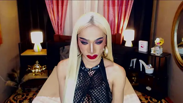Snapshot of KieraLee chatting on June 2, 2026, 8:20 pm KieraLee online show from June 2, 2026, 8:20 pm