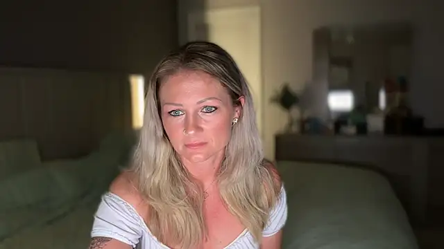 BlondeMilf82 online show from June 18, 2026, 7:29 am