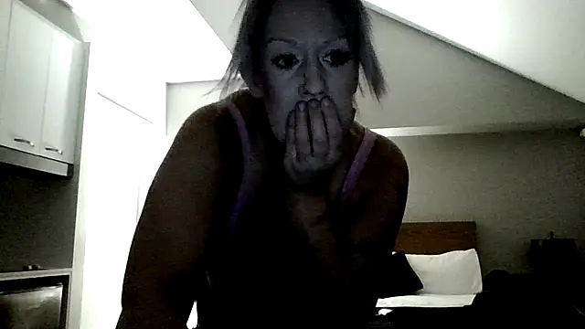 Snapshot of Snatchbabe chatting on April 1, 2026, 4:59 pm Snatchbabe online show from April 1, 2026, 4:59 pm
