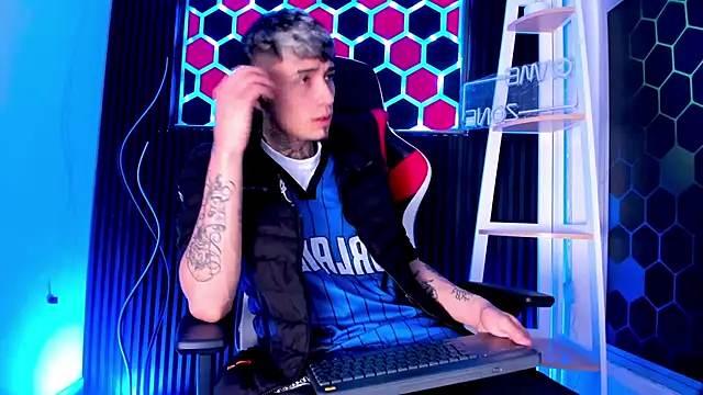 Max Hader  online show from April 13, 2026, 3:21 am