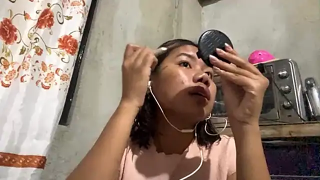 Snapshot of MatildaMozick chatting on March 3, 2026, 9:44 pm MatildaMozick online show from March 3, 2026, 9:44 pm