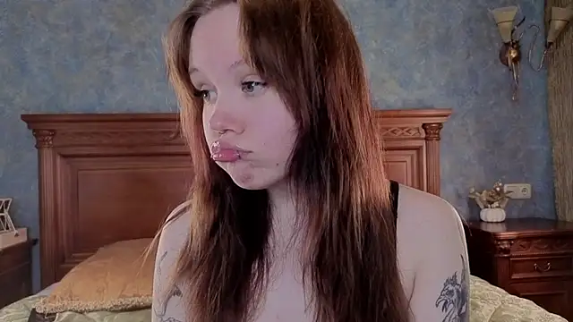 Snapshot of LeahAllsop chatting on May 25, 2026, 2:22 am LeahAllsop online show from May 25, 2026, 2:22 am