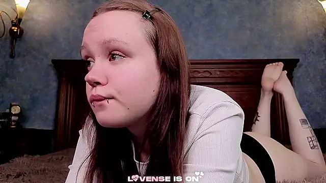 Snapshot of LeahAllsop chatting on June 5, 2026, 2:16 am LeahAllsop online show from June 5, 2026, 2:16 am